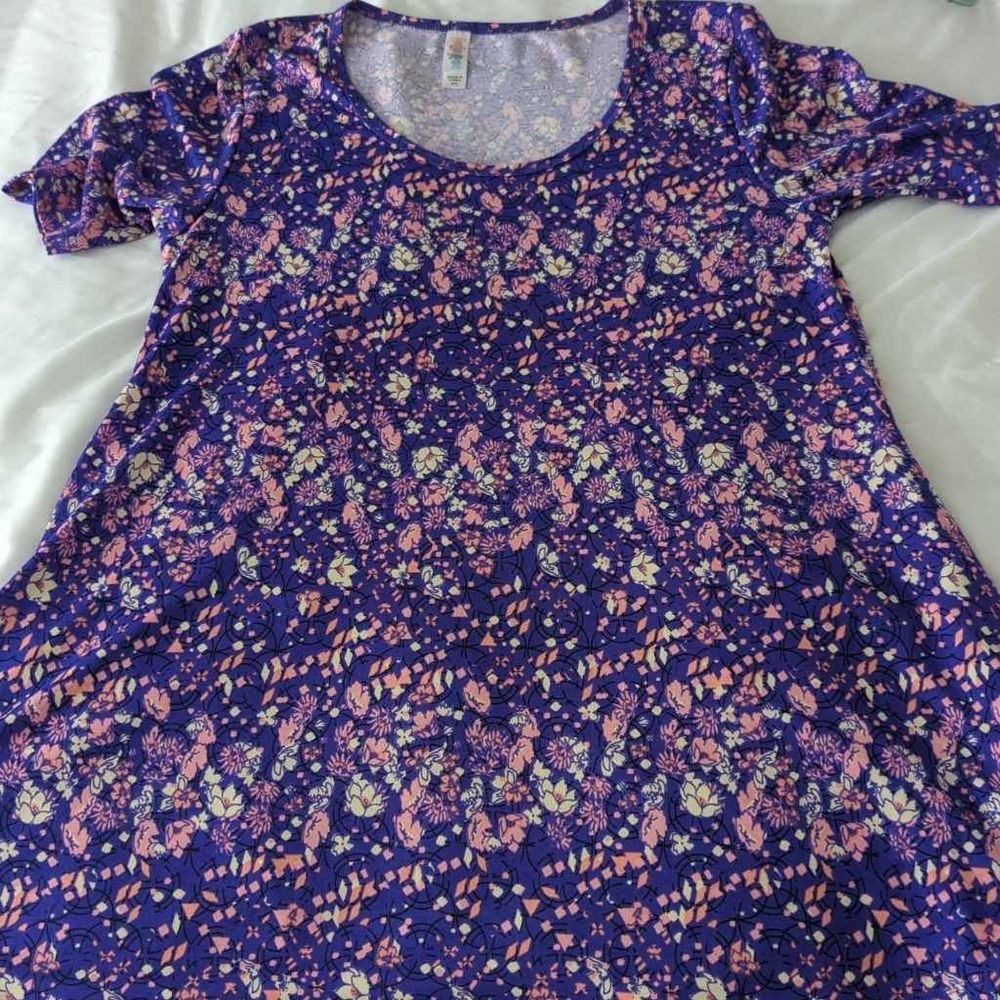 NWOT LULAROE perfect T
